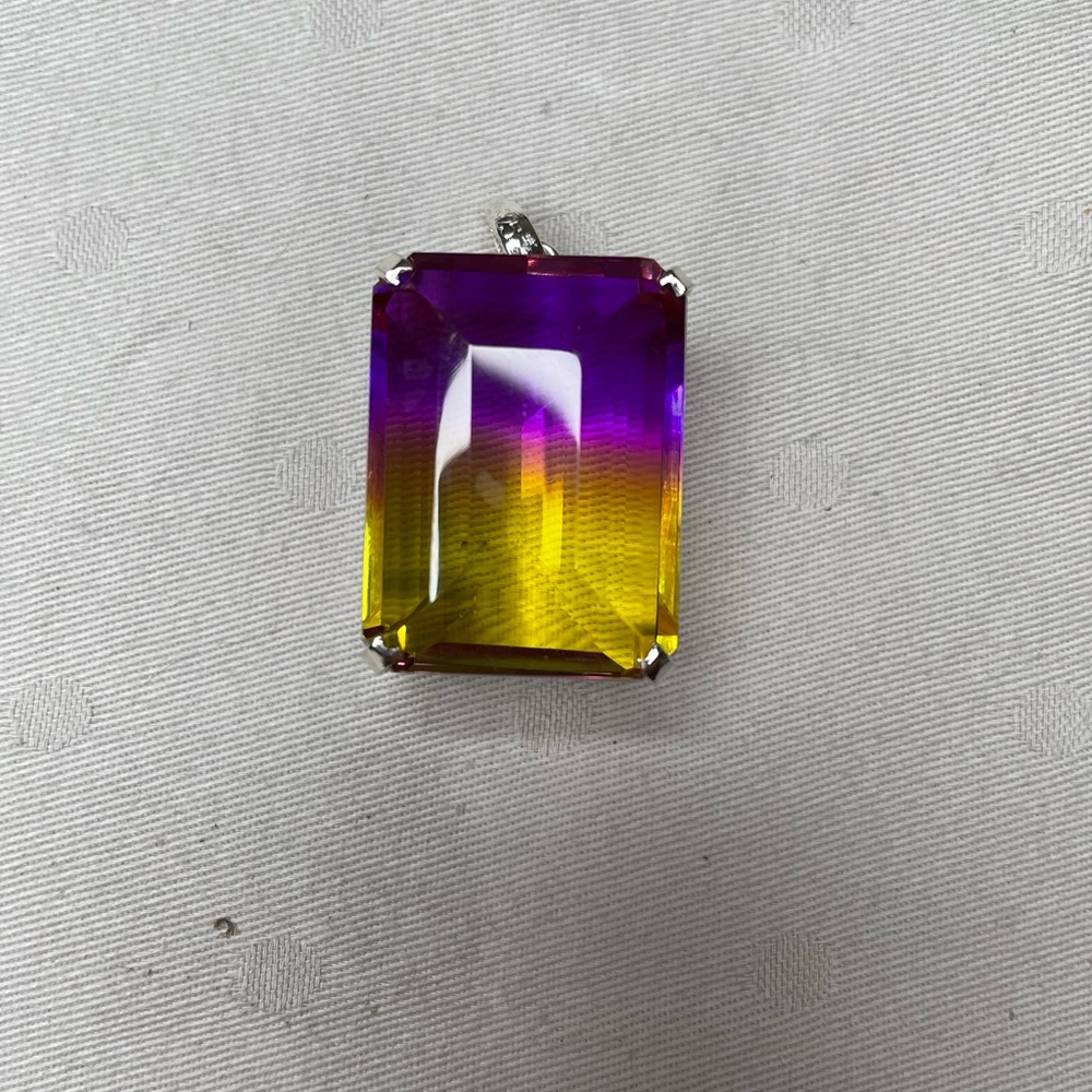 Brand new gorgeous huge pendant!
